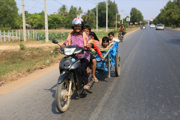 Купаться всем семейством, Камбоджа
